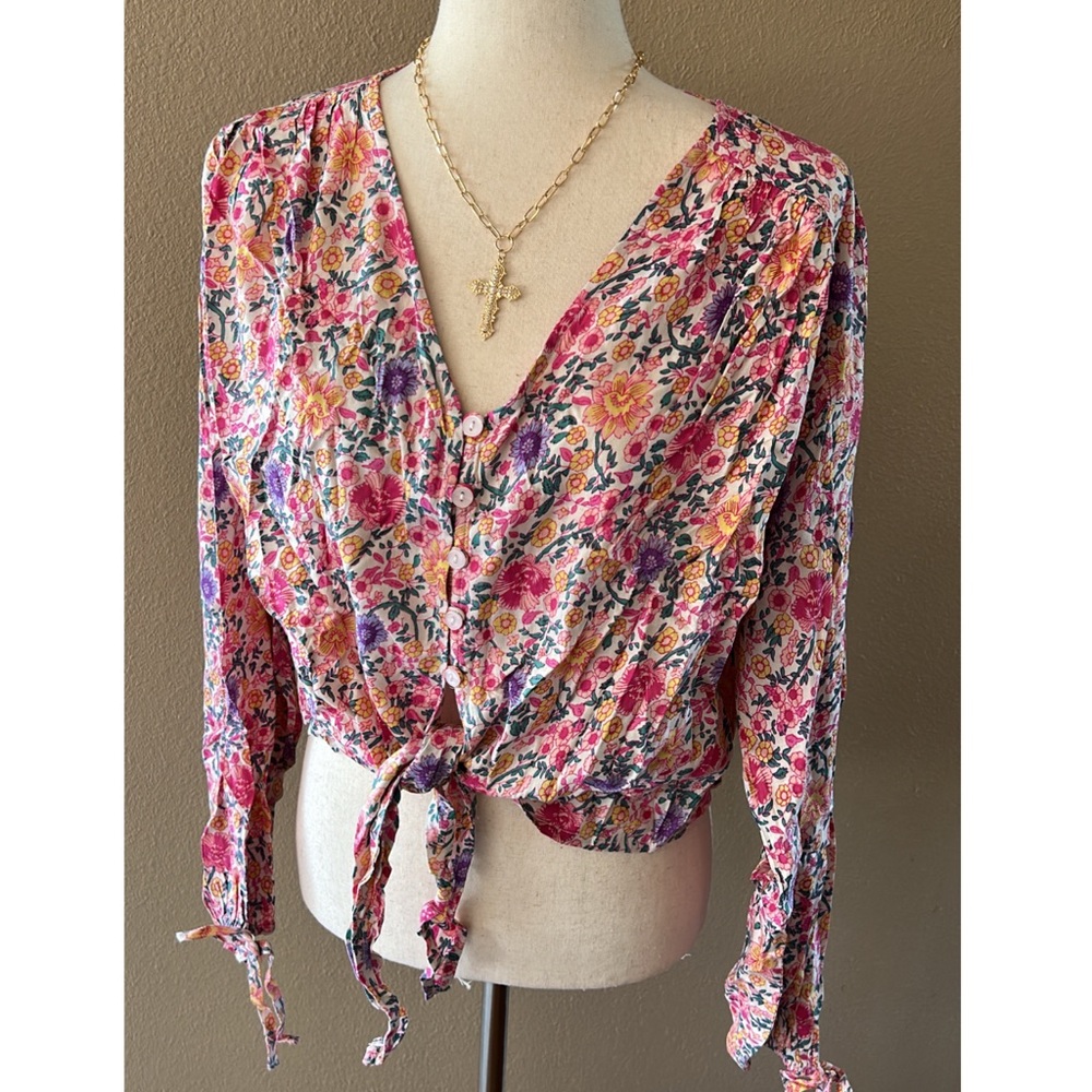 Floral print button down tie bottom blouse - Picture 3 of 6